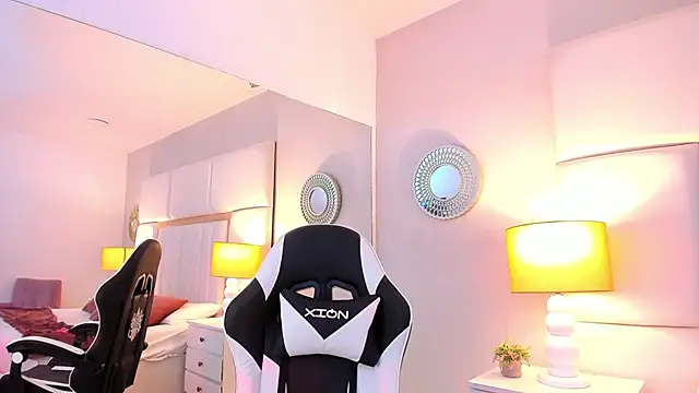 Snapshot of AmbarSantany chatting on 02/03/25, 11:58 AmbarSantany online show from 02/03/25, 11:58