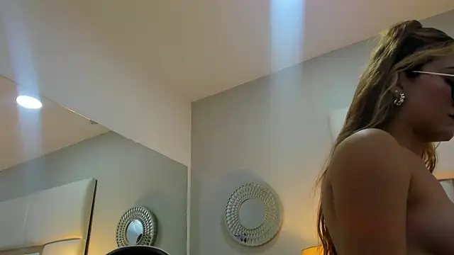 Snapshot of AmbarSantany chatting on 03/13/25, 08:32 AmbarSantany online show from 03/13/25, 08:32