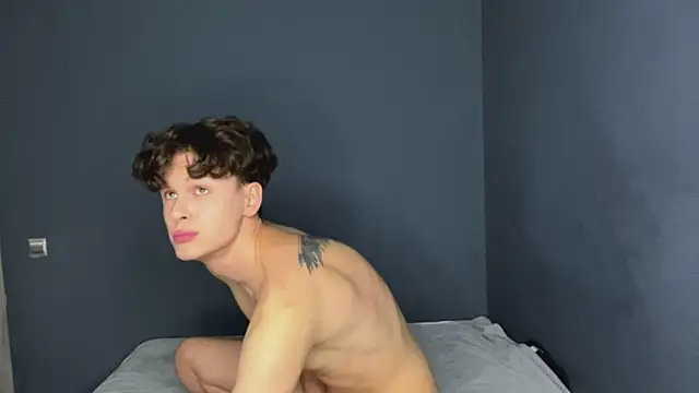 Snapshot of alyx_garden chatting on 12/17/24, 09:39 alyx garden online show from 12/17/24, 09:39