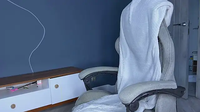 Snapshot of alyx_garden chatting on 01/18/25, 12:04 alyx garden online show from 01/18/25, 12:04