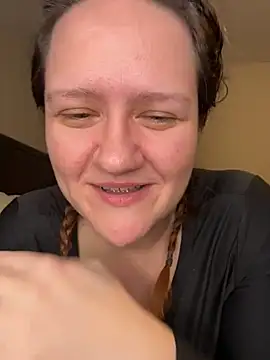 Snapshot of Kinkbitch25 chatting on 12/17/25, 12:27 Kinkbitch25 online show from 12/17/25, 12:27