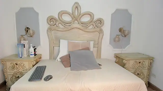 Snapshot of _chloe_adams chatting on 11/24/25, 11:43 chloe adams online show from 11/24/25, 11:43