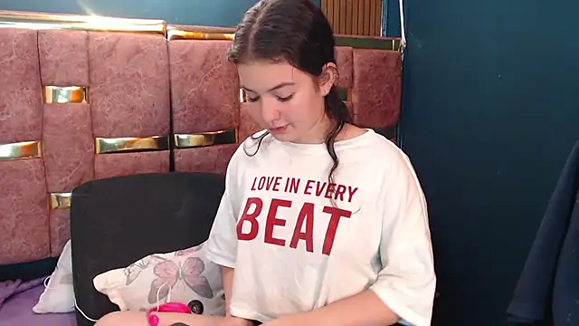 lilimini032 online show from 04/14/26, 08:04