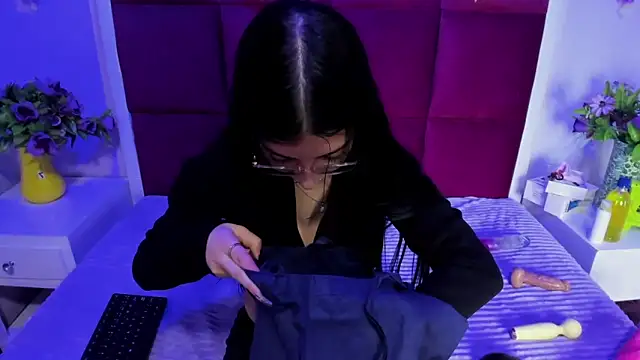 Snapshot of Katty_Queen chatting on 09/24/25, 12:30 Katty Queen online show from 09/24/25, 12:30