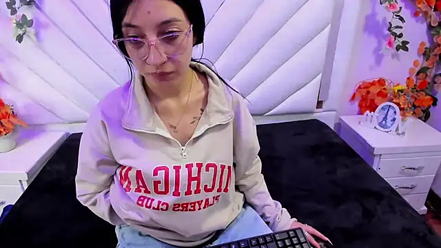 Snapshot of Katty_Queen chatting on 09/27/25, 07:30 Katty Queen online show from 09/27/25, 07:30