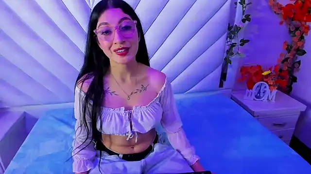 Snapshot of Katty_Queen chatting on 10/15/25, 07:25 Katty Queen online show from 10/15/25, 07:25