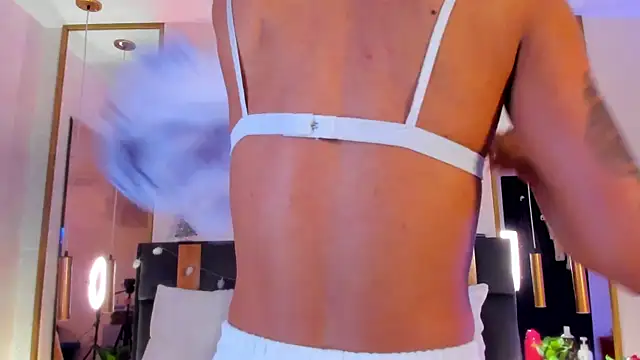 GabyPetit online show from 11/18/25, 07:51