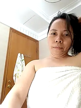 Snapshot of doggiepossession chatting on 03/13/25, 03:28 doggiepossession online show from 03/13/25, 03:28