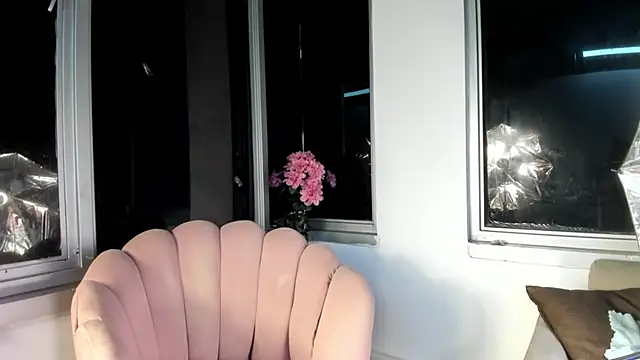 Snapshot of Megan_Lim chatting on 12/15/24, 10:18 Megan Lim online show from 12/15/24, 10:18