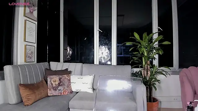 Snapshot of Megan_Lim chatting on 02/09/25, 10:42 Megan Lim online show from 02/09/25, 10:42