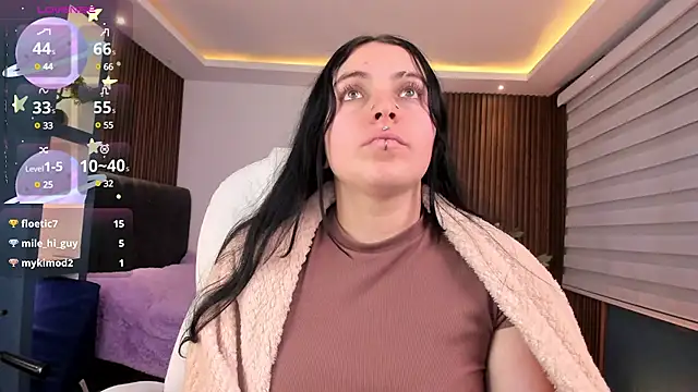 Snapshot of Lucy_Smith2 chatting on 12/06/24, 08:05 Lucy Smith2 online show from 12/06/24, 08:05