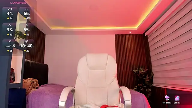 Snapshot of Lucy_Smith2 chatting on 12/30/24, 04:31 Lucy Smith2 online show from 12/30/24, 04:31