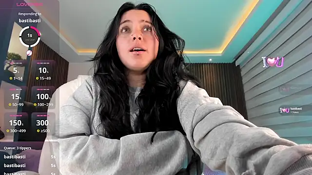 Snapshot of Lucy_Smith2 chatting on 12/31/24, 08:26 Lucy Smith2 online show from 12/31/24, 08:26