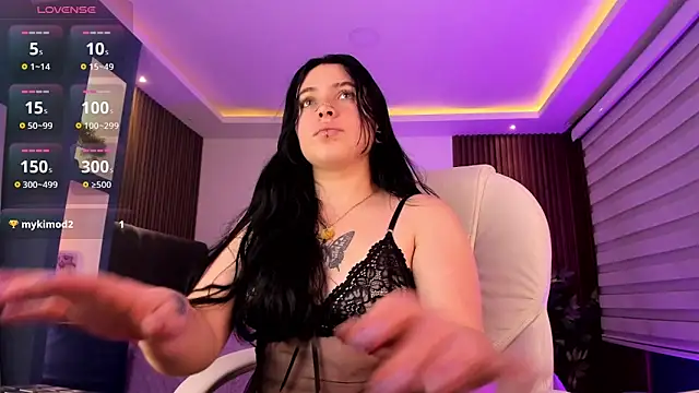 Snapshot of Lucy_Smith2 chatting on 01/11/25, 09:15 Lucy Smith2 online show from 01/11/25, 09:15