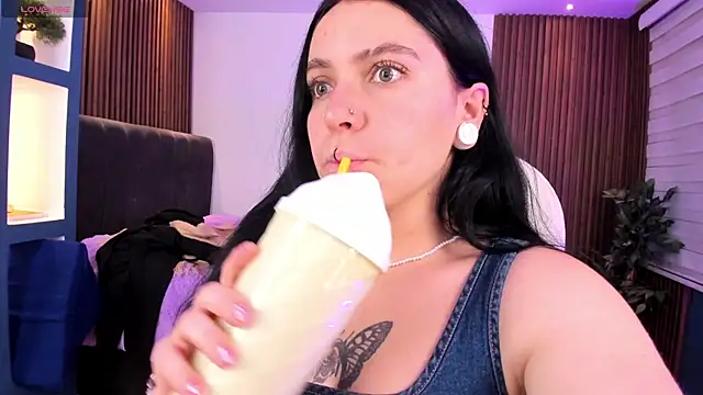 Snapshot of Lucy_Smith2 chatting on 01/25/25, 03:40 Lucy Smith2 online show from 01/25/25, 03:40