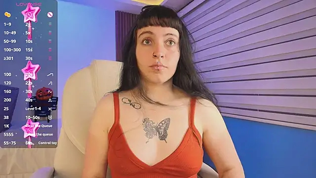 Snapshot of Lucy_Smith2 chatting on 10/17/25, 07:49 Lucy Smith2 online show from 10/17/25, 07:49