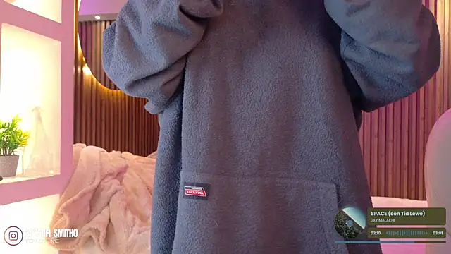 Lucy Smith2 online show from 12/18/25, 03:56