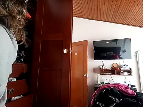 Snapshot of yajahil chatting on 12/29/24, 03:24 yajahil online show from 12/29/24, 03:24