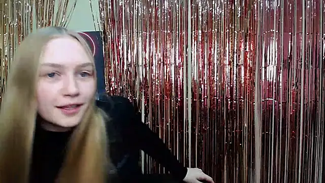 Snapshot of MademoiselleCl chatting on 12/02/24, 11:45 MademoiselleCl online show from 12/02/24, 11:45
