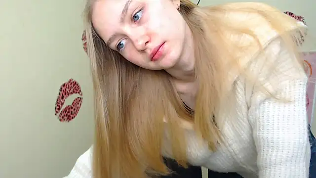 Snapshot of MademoiselleCl chatting on 12/18/24, 05:26 MademoiselleCl online show from 12/18/24, 05:26