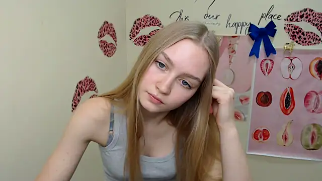 Snapshot of MademoiselleCl chatting on 12/20/24, 12:27 MademoiselleCl online show from 12/20/24, 12:27