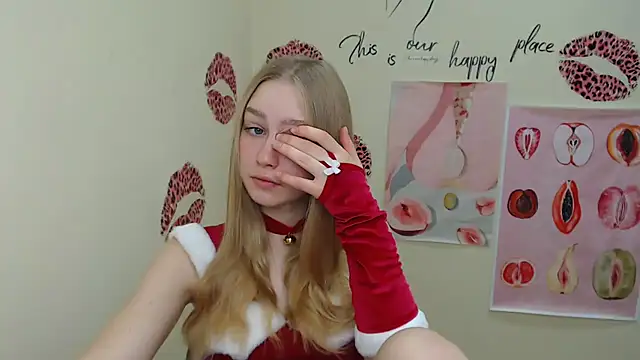 Snapshot of MademoiselleCl chatting on 12/27/24, 10:34 MademoiselleCl online show from 12/27/24, 10:34