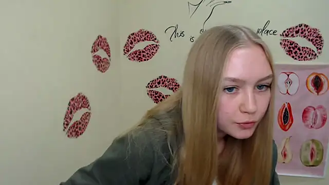 Snapshot of MademoiselleCl chatting on 01/04/25, 10:38 MademoiselleCl online show from 01/04/25, 10:38