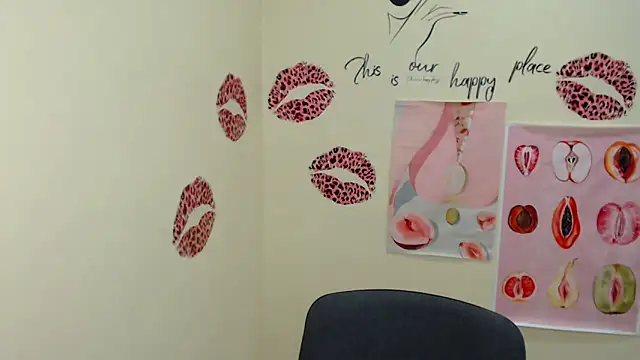 Snapshot of MademoiselleCl chatting on 02/02/25, 05:15 MademoiselleCl online show from 02/02/25, 05:15