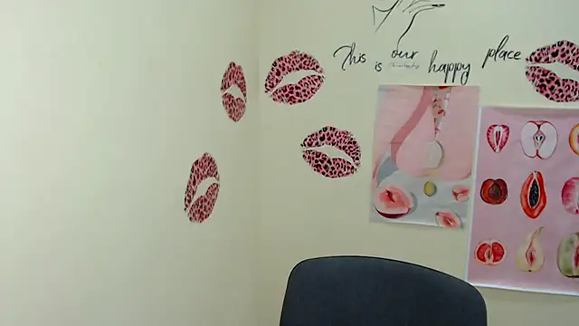 Snapshot of MademoiselleCl chatting on 02/08/25, 10:07 MademoiselleCl online show from 02/08/25, 10:07