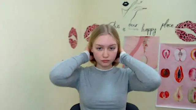 Snapshot of MademoiselleCl chatting on 03/04/25, 10:35 MademoiselleCl online show from 03/04/25, 10:35
