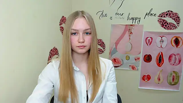 Snapshot of MademoiselleCl chatting on 03/08/25, 10:32 MademoiselleCl online show from 03/08/25, 10:32