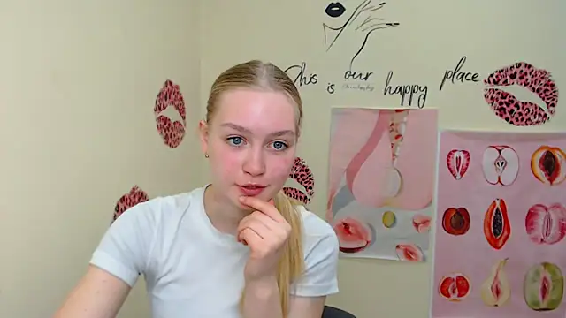 Snapshot of MademoiselleCl chatting on 03/19/25, 10:33 MademoiselleCl online show from 03/19/25, 10:33