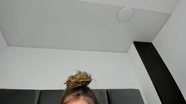 Lizz Luna online show from 11/18/25, 08:02