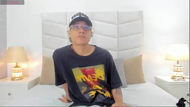 Snapshot of Buda_and_Cataleya_ chatting on 03/15/25, 02:45 Buda and Cataleya  online show from 03/15/25, 02:45