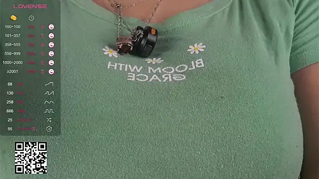 Snapshot of AislyEmbury chatting on 10/29/25, 04:37 AislyEmbury online show from 10/29/25, 04:37