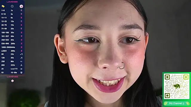 Snapshot of AislyEmbury chatting on 12/14/25, 04:51 AislyEmbury online show from 12/14/25, 04:51