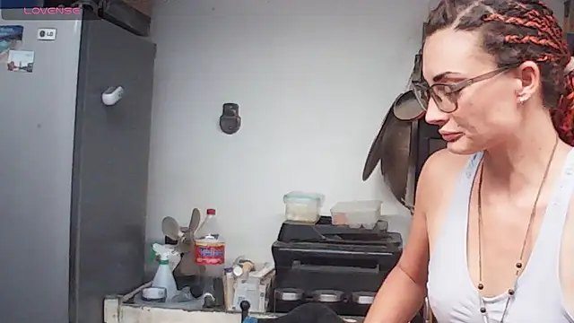 Snapshot of hornyhippies0080 chatting on 03/03/26, 02:01 hornyhippies0080 online show from 03/03/26, 02:01