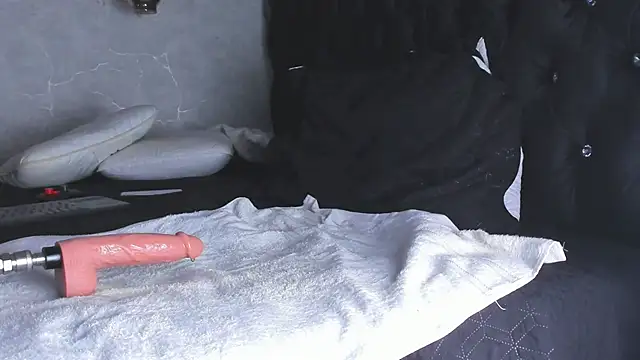 Ian Castillo  online show from 02/18/25, 02:16