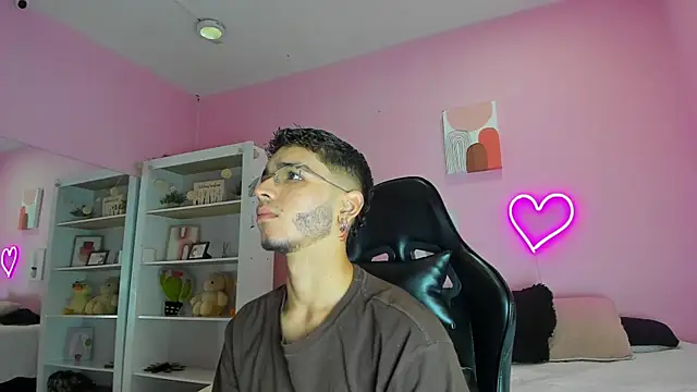 Ian Castillo  online show from 02/21/25, 11:11