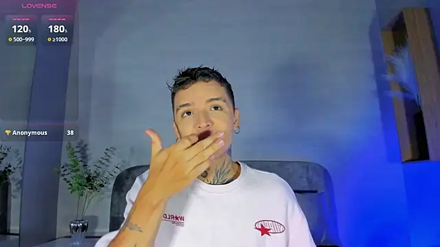 Snapshot of Ian_Castillo_ chatting on 07/16/26, 11:27 Ian Castillo online show from 07/16/26, 11:27