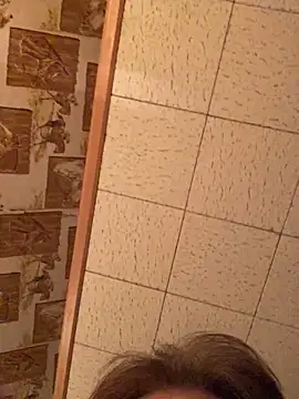 Snapshot of Tonybaloney1972 chatting on 12/17/24, 03:28 Tonybaloney1972 online show from 12/17/24, 03:28