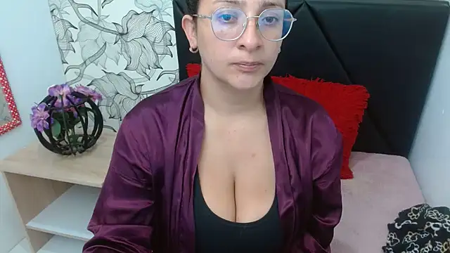 Snapshot of sarax_ximena chatting on 07/15/26, 04:01 sarax ximena online show from 07/15/26, 04:01