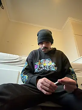 Snapshot of wolfwhite95 chatting on 05/01/26, 12:54 wolfwhite95 online show from 05/01/26, 12:54
