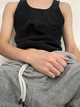 fyzz55555 online show from 12/04/25, 05:28