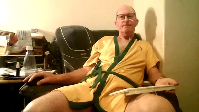 doggsy01 online show from 11/22/25, 05:12