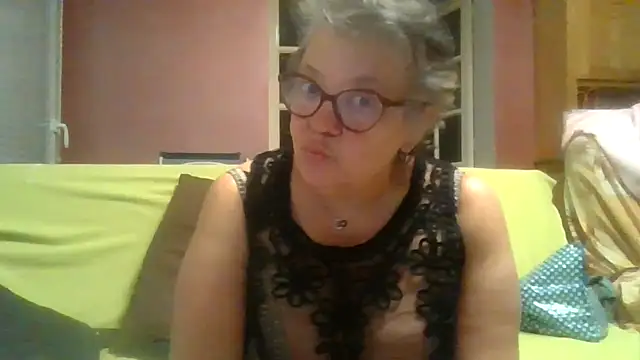 Snapshot of Vandeae44 chatting on 04/30/26, 08:57 Vandeae44 online show from 04/30/26, 08:57