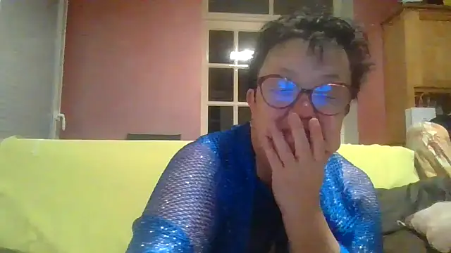 Snapshot of Vandeae44 chatting on 05/04/26, 07:54 Vandeae44 online show from 05/04/26, 07:54