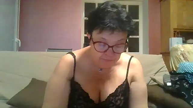 Snapshot of Vandeae44 chatting on 05/12/26, 08:17 Vandeae44 online show from 05/12/26, 08:17