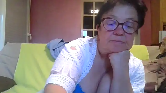 Snapshot of Vandeae44 chatting on 06/08/26, 07:36 Vandeae44 online show from 06/08/26, 07:36