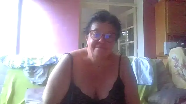Snapshot of Vandeae44 chatting on 06/15/26, 07:38 Vandeae44 online show from 06/15/26, 07:38